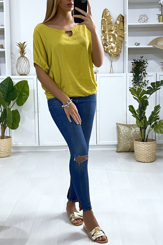 Mustard batwing cut blouse with elastic and gold accessory at the collar - 3