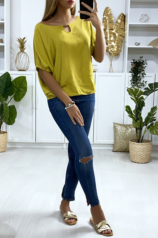 Mustard batwing cut blouse with elastic and gold accessory at the collar - 4