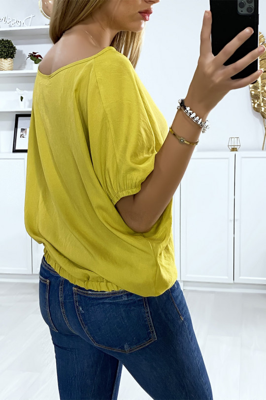 Mustard batwing cut blouse with elastic and gold accessory at the collar - 5