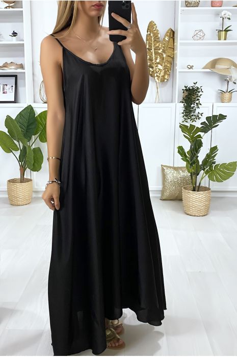 Longue robe noir ample et satiné à bretelle - 5