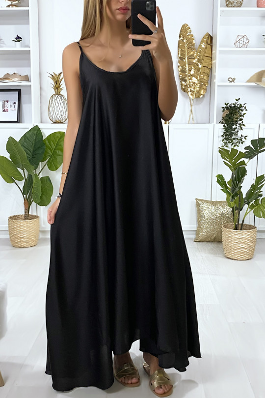 Longue robe noir ample et satiné à bretelle - 3