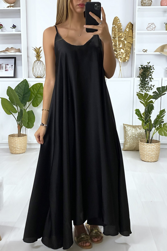 Longue robe noir ample et satiné à bretelle - 1
