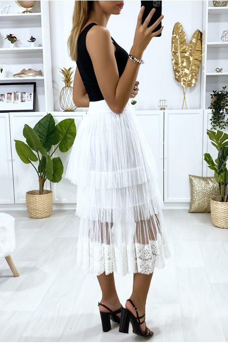 Jupe blanche en voile brodé à volant. - 5