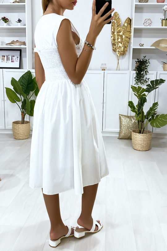 Witte wijd uitlopende jurk met parels en elastiek bij de buste - 5