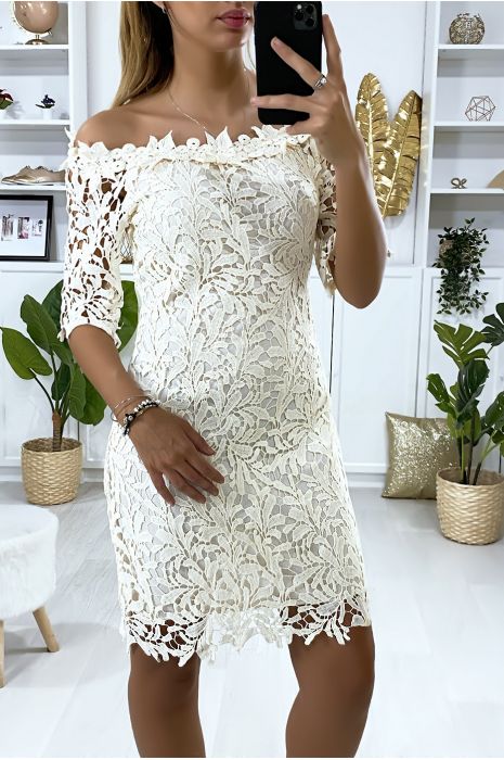 robe en dentelle beige