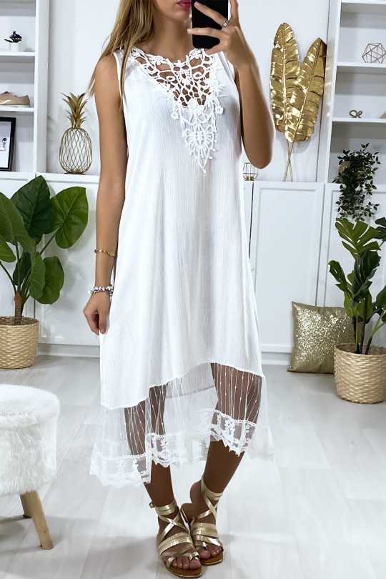 Lange witte jurk met borduursels en kant - 2