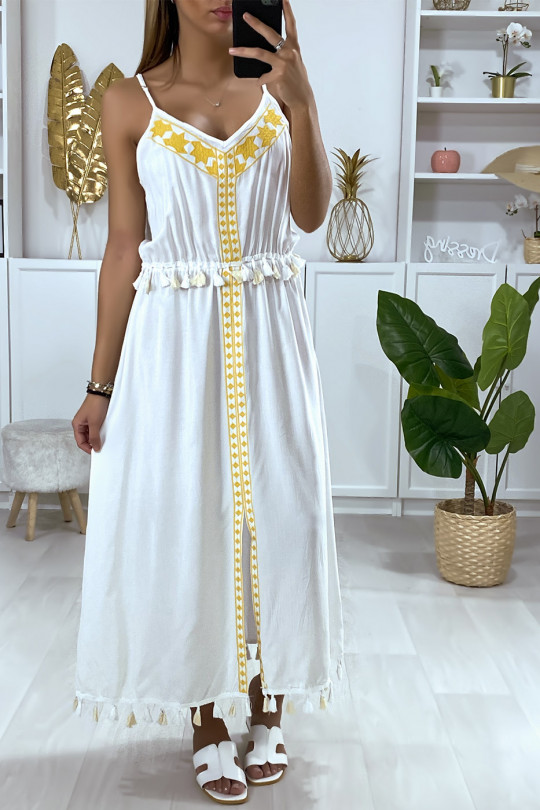 Lange witte jurk met gele borduursels en pompon - 1