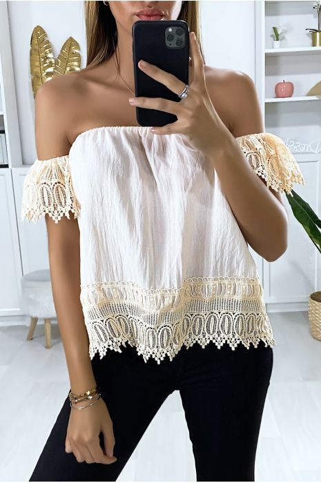 Pink boat neck blouse with lace at the sleeves and bottom - 2