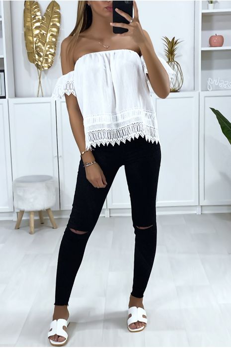 Blouse blanche col bateau avec dentelle aux manches et en bas - 5