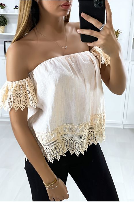 Pink boat neck blouse with lace at the sleeves and bottom - 3