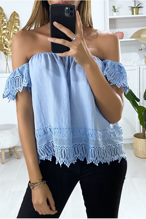 Blouse bleu col bateau avec dentelle aux manches et en bas - 2
