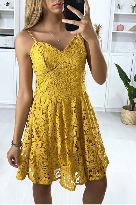 Robe patineuse en dentelle moutarde évasé à bretelle - 2