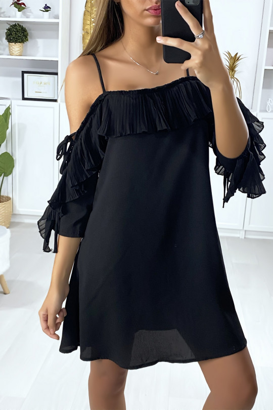 Zwarte jurk met ruches en blote schouders - 1