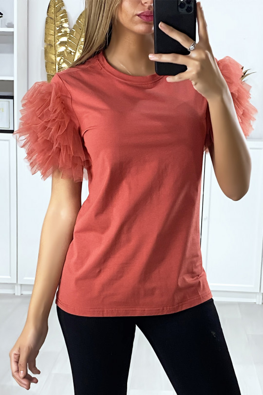 T-shirt rouge avec manches froufrou en tulle