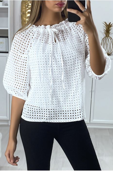Witte blouse pofmouwen boothals in stof met gaatjes - 5