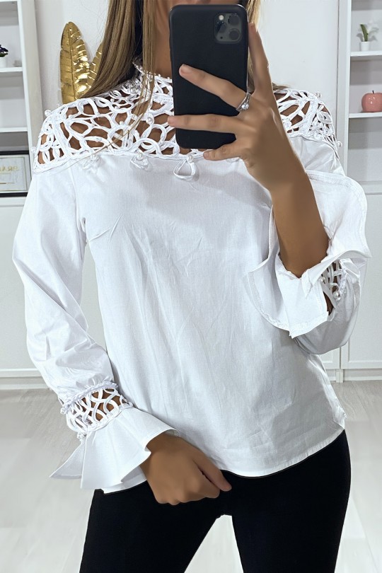Witte blouse met buste van satijn en parelmoer - 2