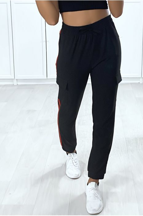 Jogging noir avec bandes rouge et poches sur les cotés - 3