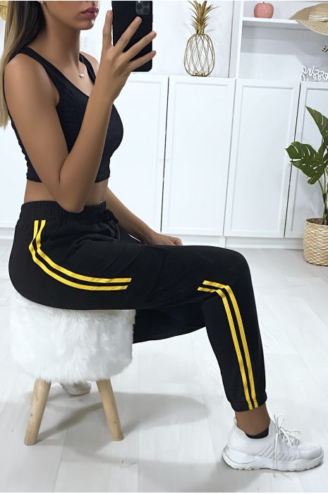 Jogging noir avec bandes jaune et poches sur les cotés - 4