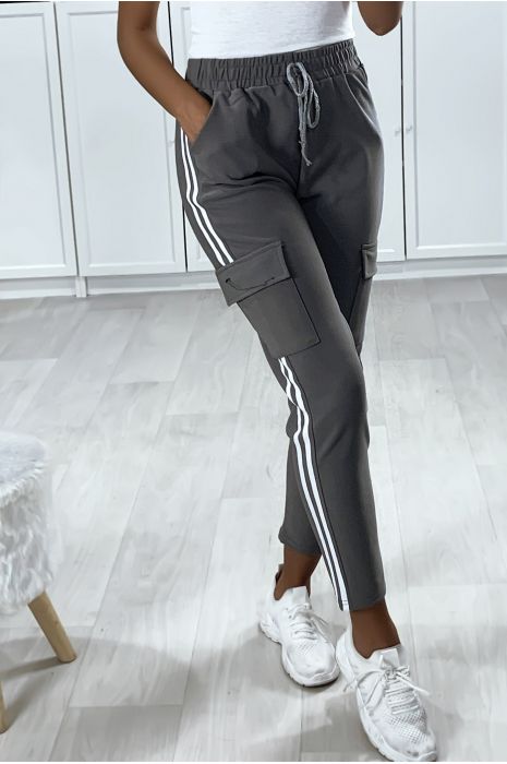 Pantalon jogging gris avec bandes et poches sur les cotés - 4