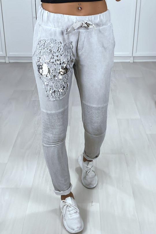 JoGGing délavé gris avec poches et motif en dentelle et strass esprit FL - 4