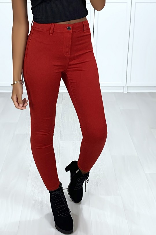 Jeans slim rouge très extensible avec poches à l'arrière
