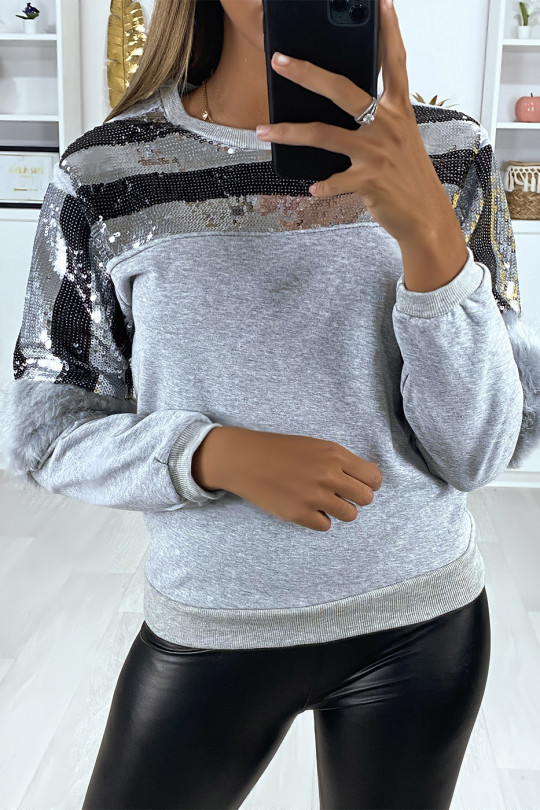 Gray sweatshirt with sequins on the bust with synthetic fur on the sleeves - 3