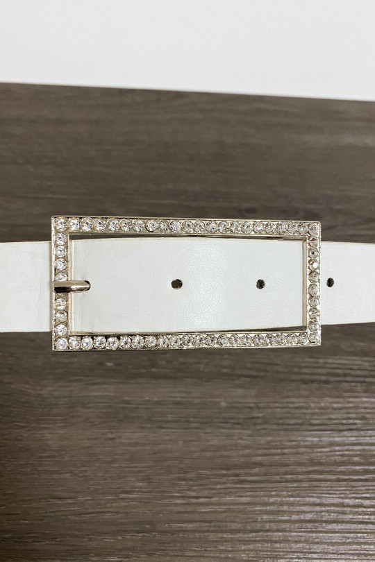 White faux leather belt with rectangular buckle decorated with rhinestones - 2