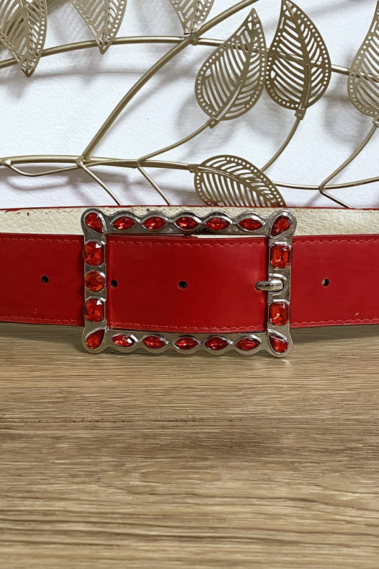 Red belt with rectangular buckle decorated with rhinestones - 2