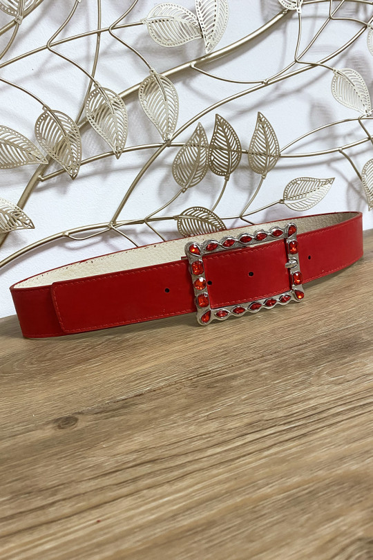 Red belt with rectangular buckle decorated with rhinestones - 3