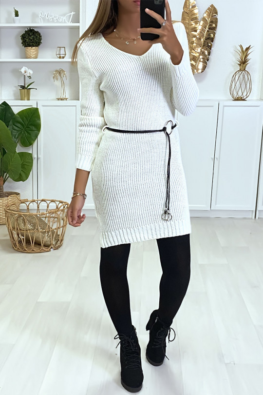 White knitted sweater dress and faux leather belt. - 1