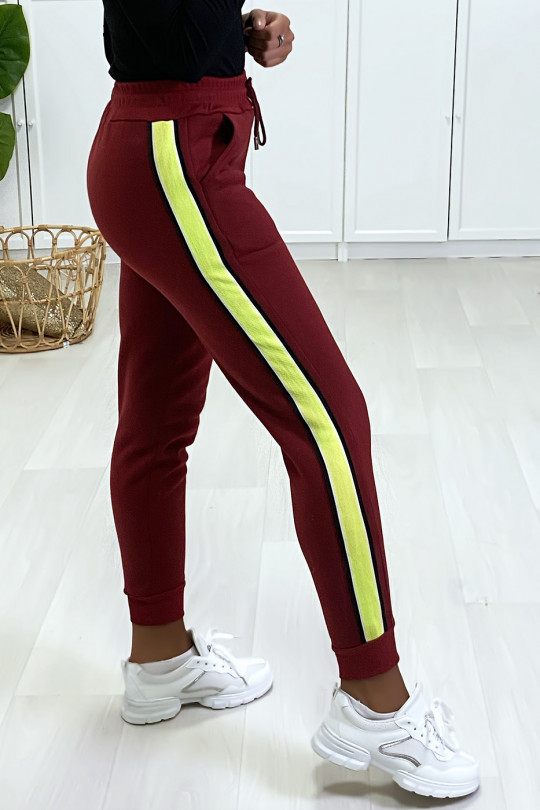 Bordeaux jogging with fluorescent yellow stripe on the side. - 3