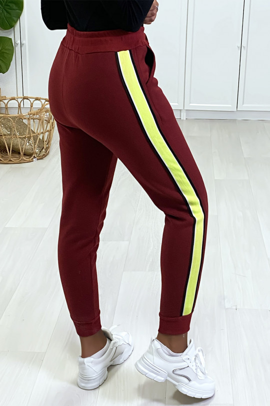 Bordeaux jogging with fluorescent yellow stripe on the side. - 4