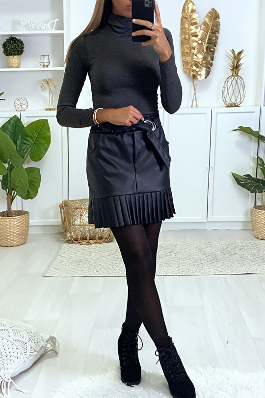 Jolie jupe noire très tendance en simili avec ceinture plis et poche - 3