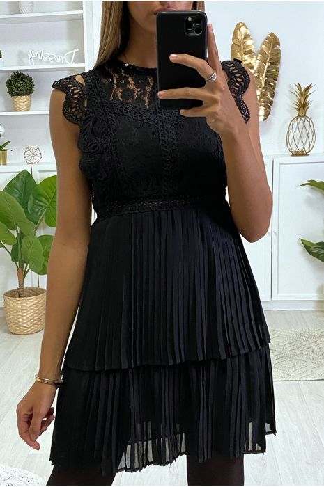 Robe Noire à crochet fleurs, et plissée au bas. - 2