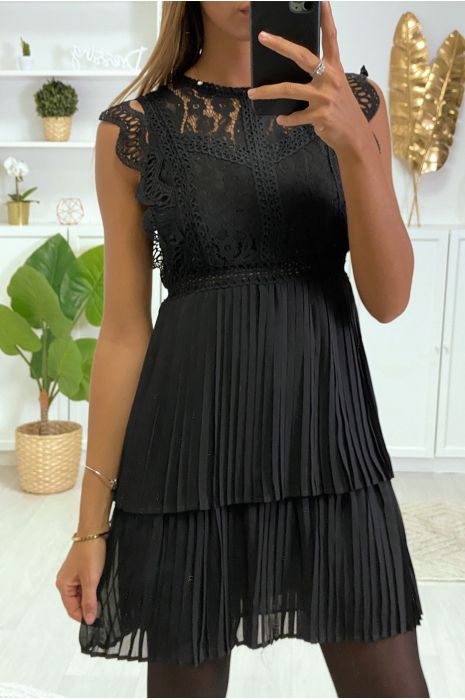 Robe Noire à crochet fleurs, et plissée au bas. - 3