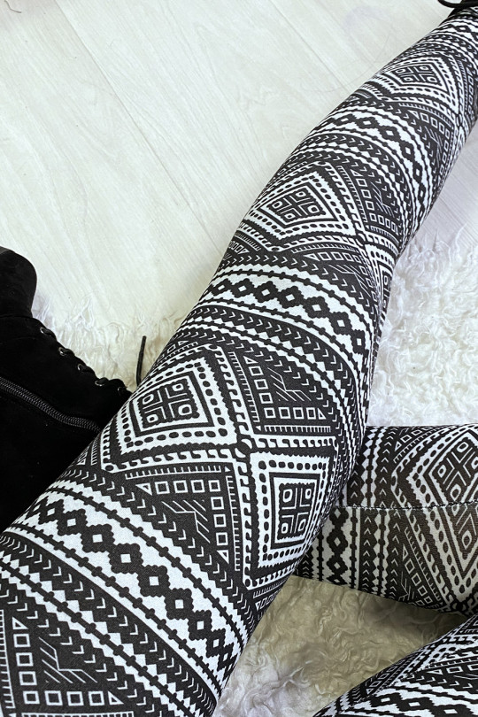 Black and white patterned leggings - 4