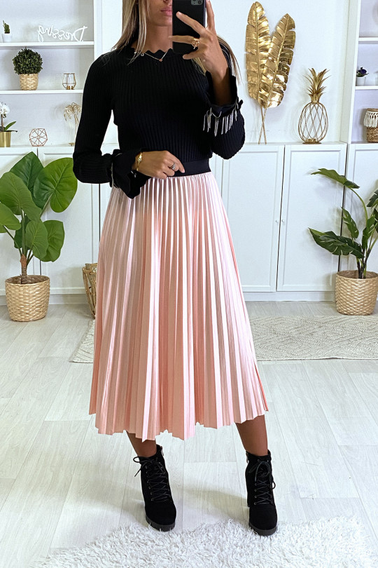 Pink pleated skirt in a beautiful shiny material - 2