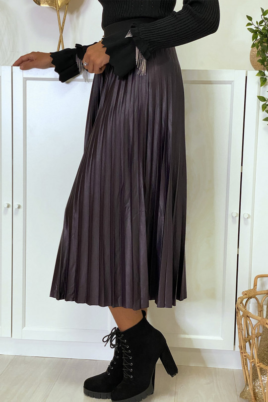 Black pleated skirt in a beautiful shiny material - 6