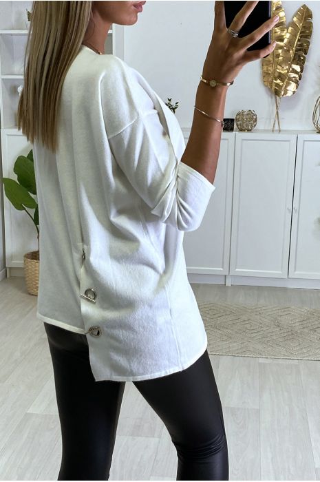 Pull blanc pour femme très doux avec oeillets et attaches sur les cotés. - 4