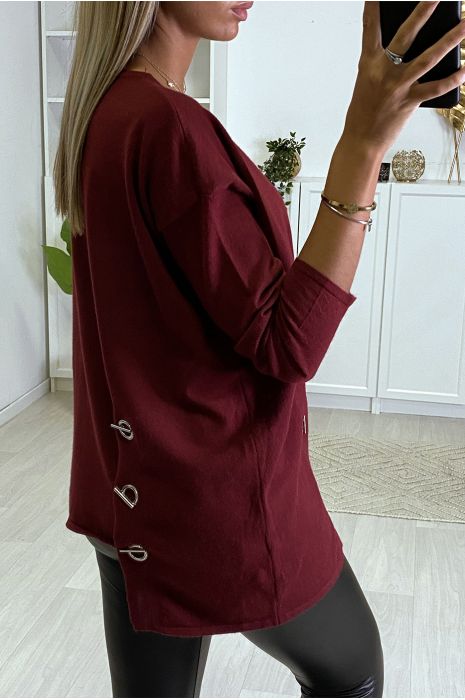 Pull bordeaux pour femme très doux avec oeillets et attaches sur les cotés. - 4